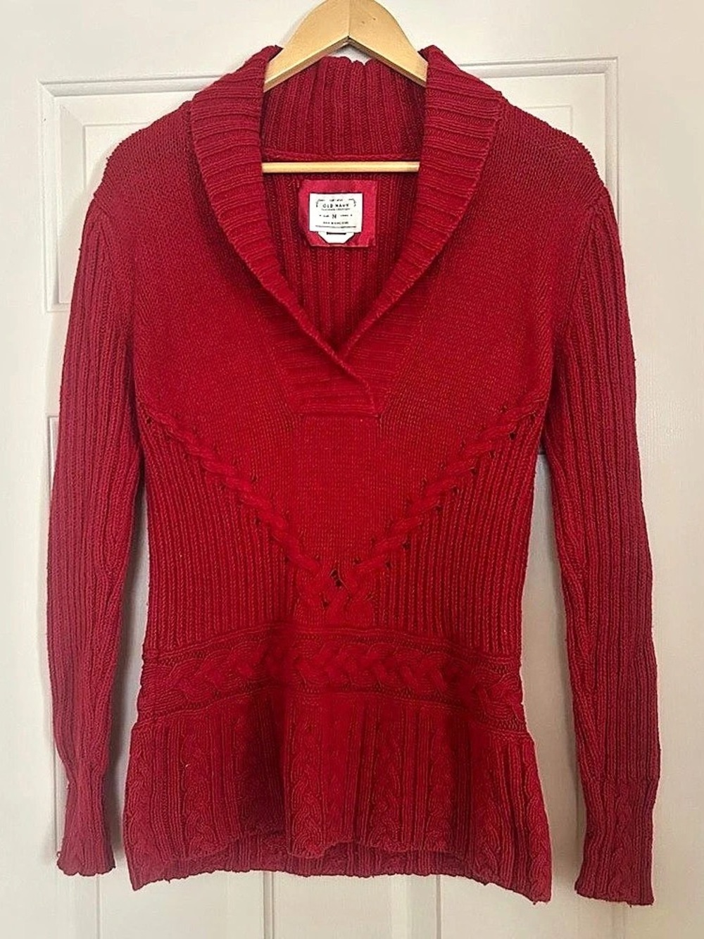 Old Navy Red V-Neck Sweater Size Medium Like New